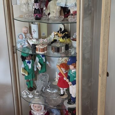 Sale Photo Thumbnail #18: Vintage Curio Display Cabinet