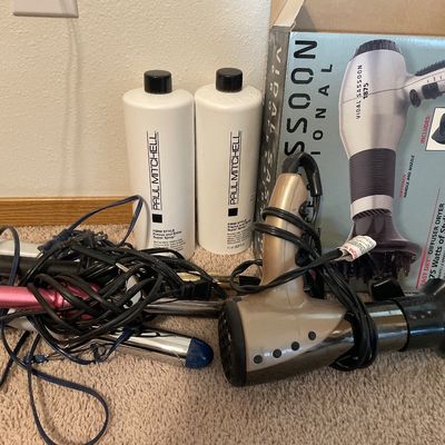 Sale Photo Thumbnail #373: Hair care items