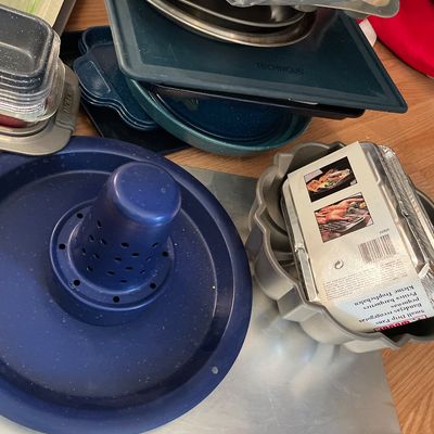 Sale Photo Thumbnail #653: Muffin tins
