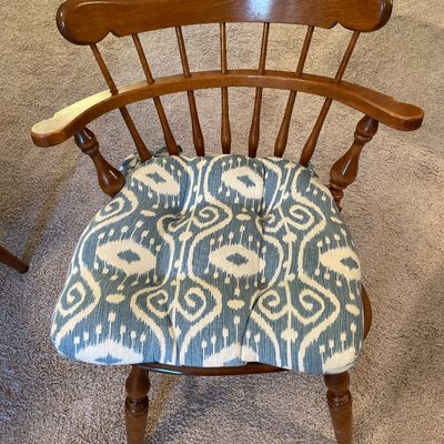 Sale Photo Thumbnail #64: Looks in very good shape
2 leaves
Table is 4 feet round