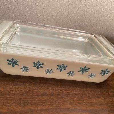 Sale Photo Thumbnail #548: Square pan with lid
Has chip on lid