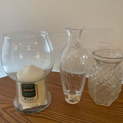 Sale Photo Thumbnail #52: Glass and oil lamp