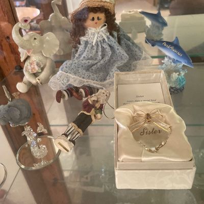 Sale Photo Thumbnail #82: Misc decor
