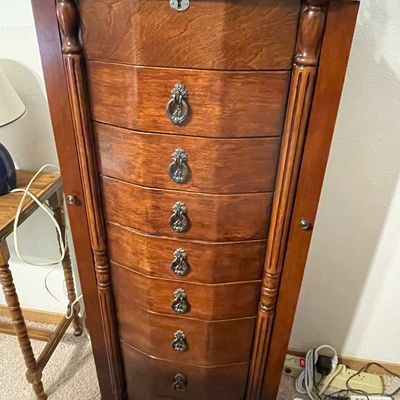 Sale Photo Thumbnail #723: In great shape and lots of room