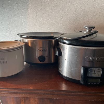 Sale Photo Thumbnail #635: Crock pot lot