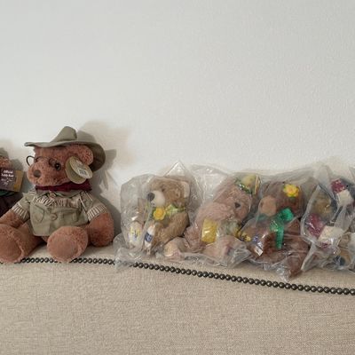 Sale Photo Thumbnail #392: Stuffed bears