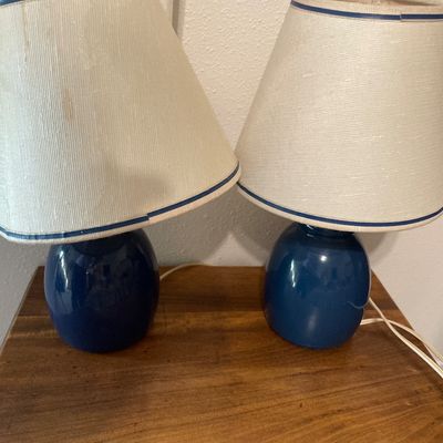 Sale Photo Thumbnail #287: Two small lamps, small table and garbage can