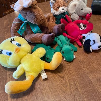 Sale Photo Thumbnail #195: Misc stuffed animals