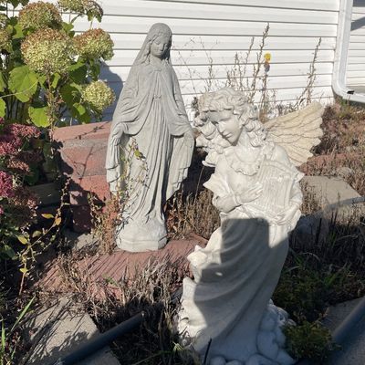 Sale Photo Thumbnail #2: Stone statues