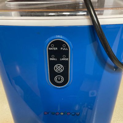 Sale Photo Thumbnail #703: Ice maker