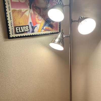 Sale Photo Thumbnail #472: Lamp works great