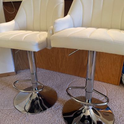 Sale Photo Thumbnail #152: Adjustable height, stools