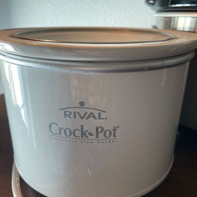 Sale Photo Thumbnail #638: Crock pot lot