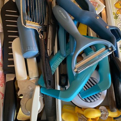 Sale Photo Thumbnail #610: Kitchen utensils