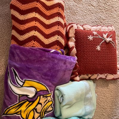 Sale Photo Thumbnail #246: Bedding