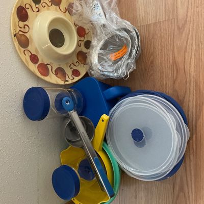 Sale Photo Thumbnail #644: Kitchen items