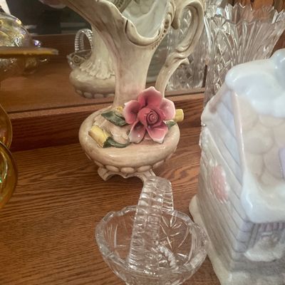 Sale Photo Thumbnail #98: Misc decor