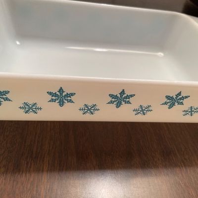 Sale Photo Thumbnail #551: Square pan with lid
Has chip on lid