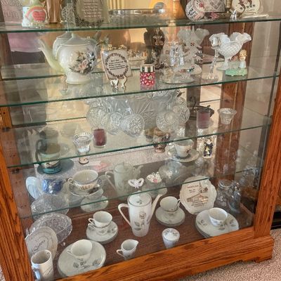 Sale Photo Thumbnail #196: Does not include display cabinet
Includes china tea-set and glass decor
