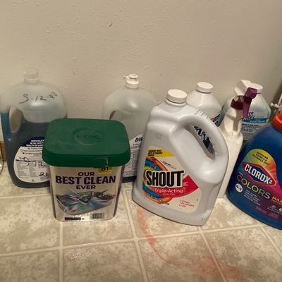 Sale Photo Thumbnail #538: Laundry items