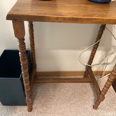 Sale Photo Thumbnail #288: Two small lamps, small table and garbage can