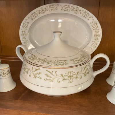 Sale Photo Thumbnail #37: Extra serving pieces as well