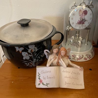 Sale Photo Thumbnail #457: Small table with decor