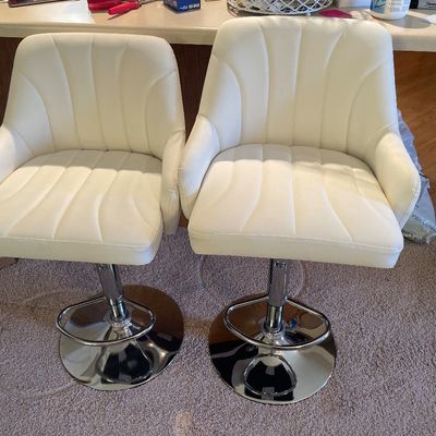Sale Photo Thumbnail #150: Adjustable height, stools