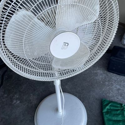 Sale Photo Thumbnail #758: Standing fan