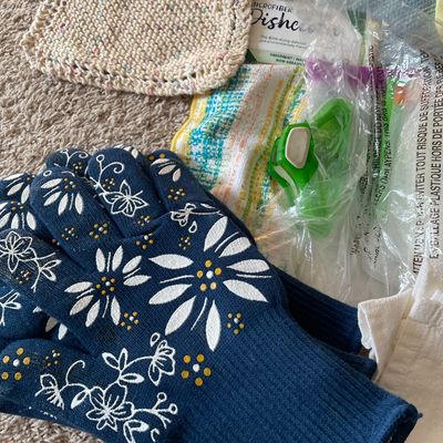 Sale Photo Thumbnail #671: Pot holder and towel