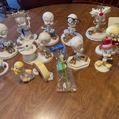 Sale Photo Thumbnail #236: Tweety bird figures