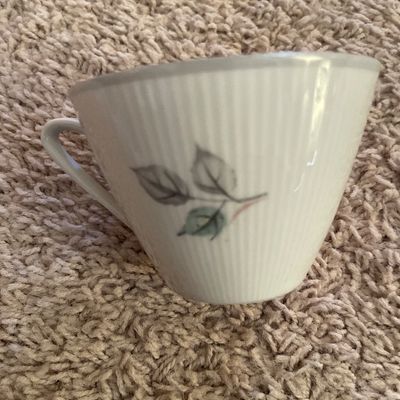 Sale Photo Thumbnail #201: Does not include display cabinet
Includes china tea-set and glass decor