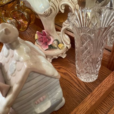 Sale Photo Thumbnail #99: Misc decor