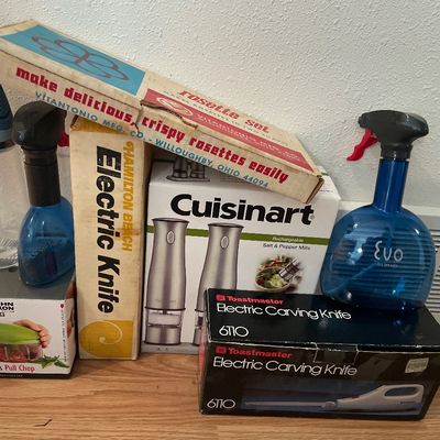 Sale Photo Thumbnail #647: Kitchen items