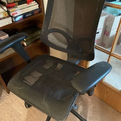 Sale Photo Thumbnail #506: Office chair & rest