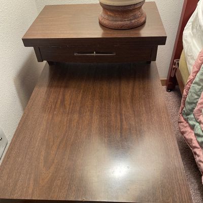 Sale Photo Thumbnail #554: Tiered table with lamp