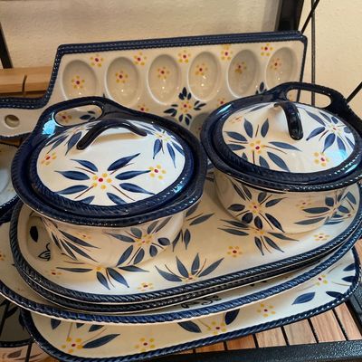 Sale Photo Thumbnail #124: Collection of temptations cookware