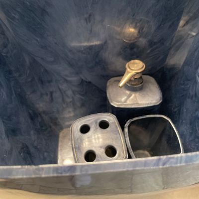 Sale Photo Thumbnail #430: Blue bathroom accessories