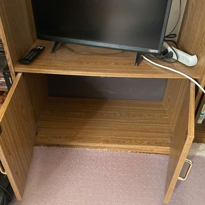 Sale Photo Thumbnail #497: Tv stand
48” x 15” x 42” t