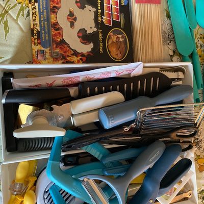 Sale Photo Thumbnail #609: Kitchen utensils