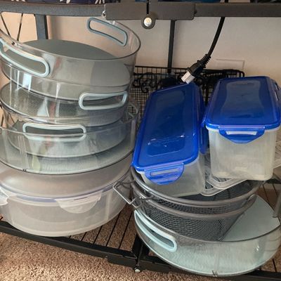 Sale Photo Thumbnail #581: Kitchen items