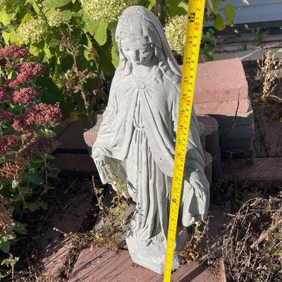 Sale Photo Thumbnail #4: Stone statues