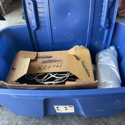 Sale Photo Thumbnail #754: Tote of misc items