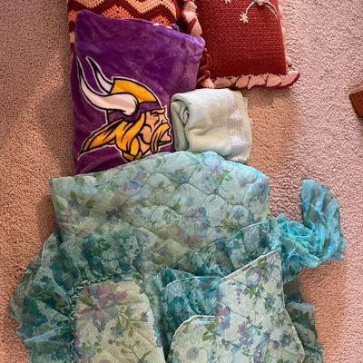 Sale Photo Thumbnail #245: Bedding