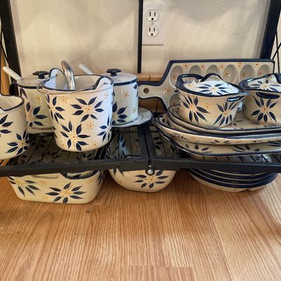 Sale Photo Thumbnail #123: Collection of temptations cookware