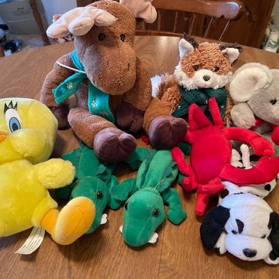 Sale Photo Thumbnail #194: Misc stuffed animals