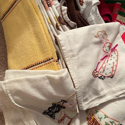 Sale Photo Thumbnail #586: Kitchen towels