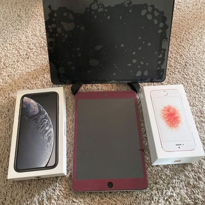Sale Photo Thumbnail #513: Black iPad needs to be charged