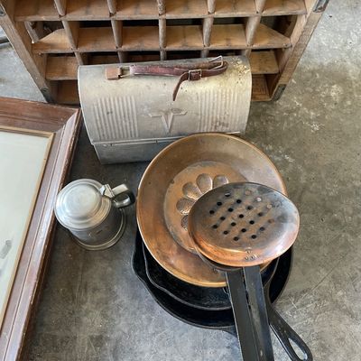 Sale Photo Thumbnail #747: Vintage items
