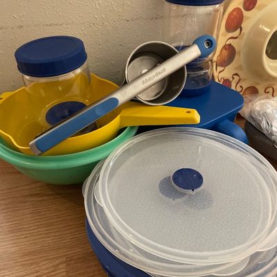 Sale Photo Thumbnail #645: Kitchen items